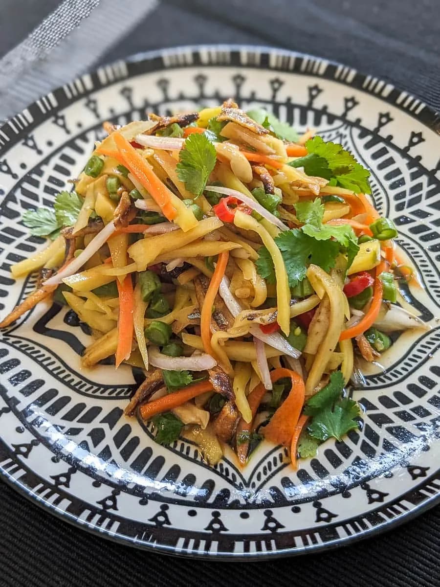 Image of Spicy and Sour Green Mango Salad with Prawns recipe